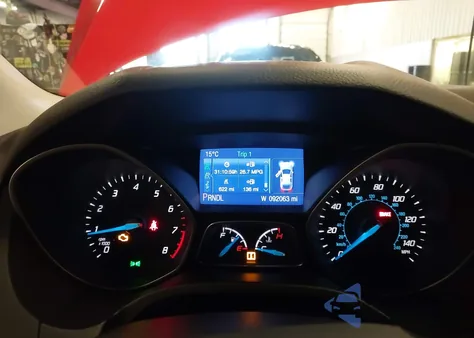 2014 Ford Focus Se z USA, uszkodzony, nr VIN 1FADP3F28EL219677